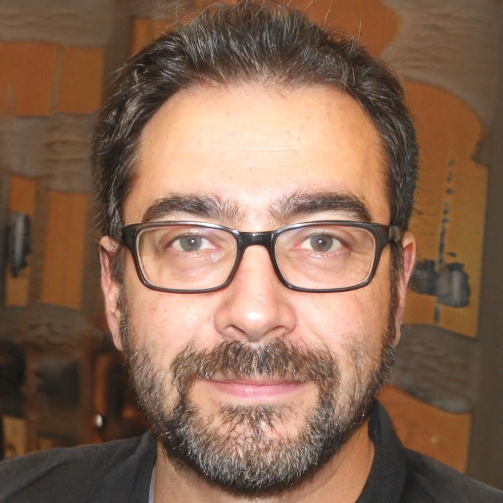 Carlos Mendoza, Director Financiero